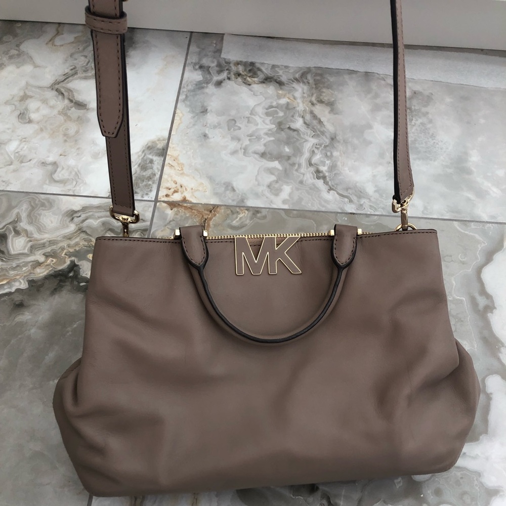 Michael Kors Bag With Detachable Cross-body Strap - Picture 2 of 7